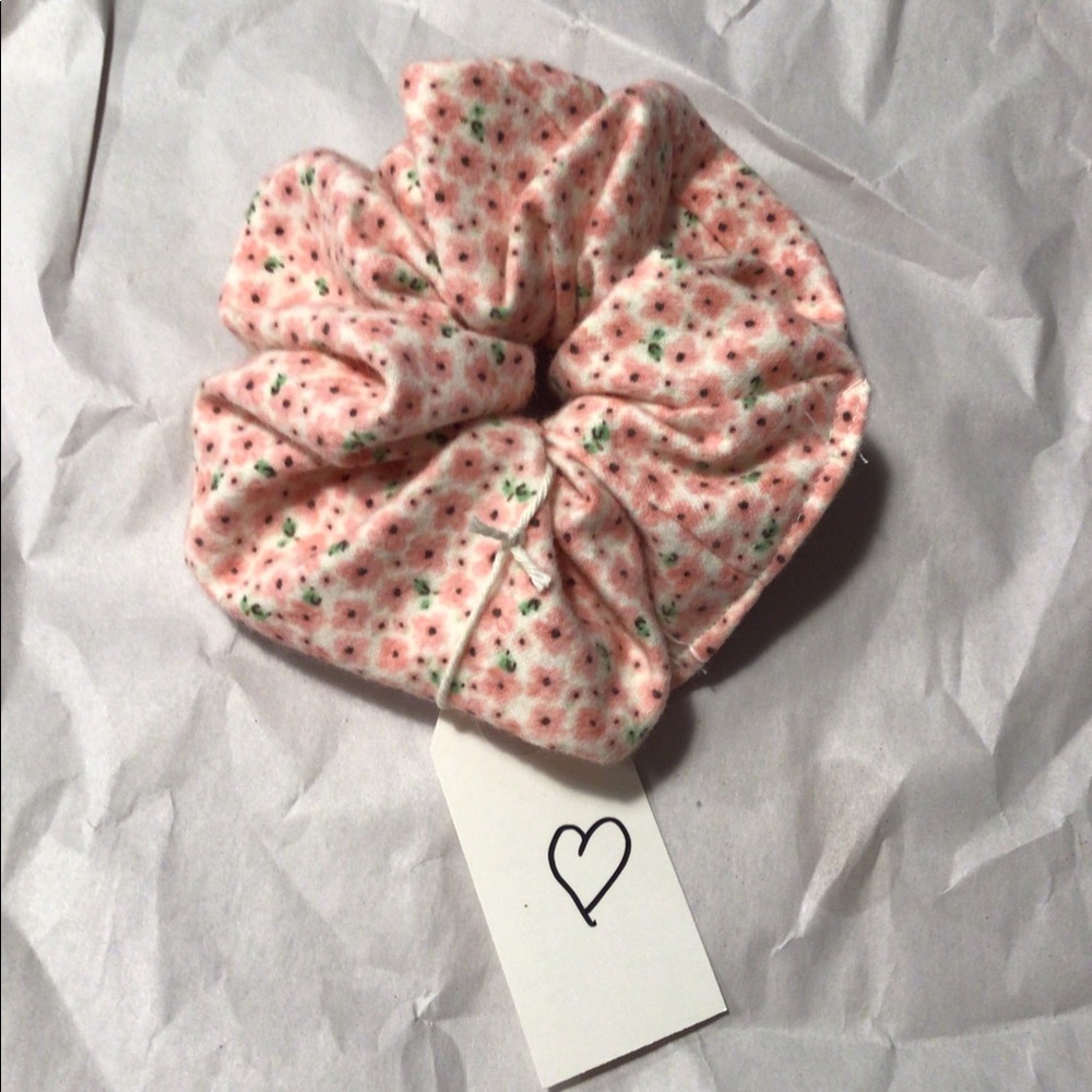 Handmade🧸luxurious hair scrunchies: 1pc - Picture 2 of 3